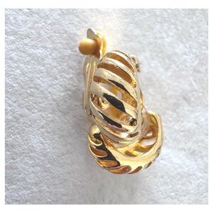 Retro 80s Minimalist Gold Croissant Crescent Hoop Clip On Earrings 7/8"